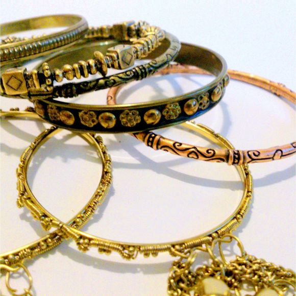 Lot of Seven Boho Inspired Brass and Copper Tone Bangle Bracelets - Picture 3 of 5